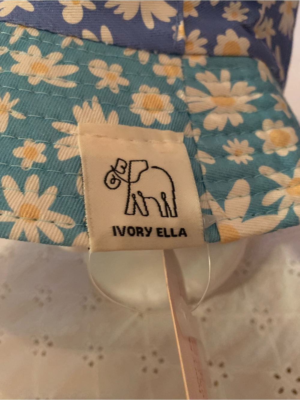 NWT Ivory Ella Two Tone Daisy Bucket Hat - Picture 2 of 3